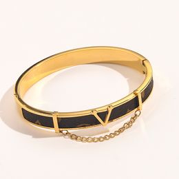 Designer Bangles Faux Leather Bracelets Men Womens Brand Letter Bangle 18K Gold Stainless Steel Jewellery Wristband Cuff Wedding Lover Gift