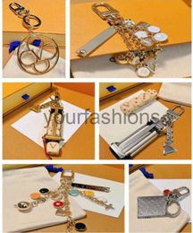 fashion Keychain Card Holder Exquisite Luxury Designer Keyring Zinc Alloy Letter Unisex Lanyard Cute for Women and Men Metal with Box