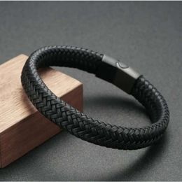 Designers Explode and Sell New Products Charm Bracelets Mens Woven Leather Rope Magnetic Buckle