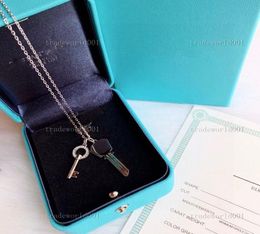 Graduerade S925 Sterling Keys Petals Key Pendant Necklace With Diamonds 100 925 Silver NecklaceS5437125