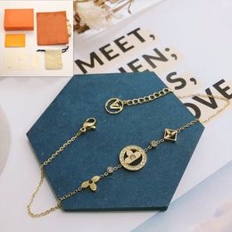 Nuovo designer Pearl Cadle Chains Design Gift di lusso per donne Cadle Summer Boutique 18K Gold Gold Boutique Cadine Gioielli di alta qualità B011