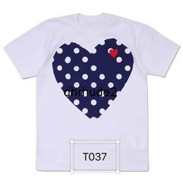 2024 Fashion Mens Play t Shirt Garcons Designer Shirts Red Commes Heart Casual Womens Des Badge graphic tee heart behind letter on chest Cdg Embroidery Short Sleeve dz