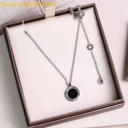Classic Fashion Bolgrey Pendant Necklaces High version Little Red Necklace Rose Gold White Fritillaria Jade Marrow Full Diamond Collar Chain Double sided Round