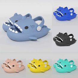 Slipper Flat shoes Childrens sandals childrens slippers cartoon shark summer boys and girls baby thick and soft soles non slip WX5.30