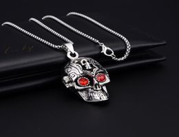 The same kind of men's stainless steel red eye Skull Necklace Alloy does not fade.8092781