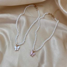 Pendant Necklaces Luxury Pearl Zircon Collarbone Chain for Women Creative Simple Acrylic Butterfly Pendant Necklace for Women Collares Para Mujer