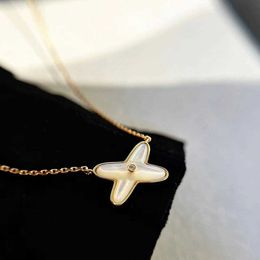 Designer cuban link chain necklace name Diamond Cross White Shell Necklace for Womens Light Luxury New Fashionable and Elegant Style Collar Chain with Colourless Gi