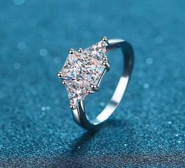 Cluster Rings Trendy 925 Sterling Silver 3ctColor VVS1 Cushion Cut Moissanite 3 Stone Ring Women Jewellery Plated White Gold Engagement Rin8943858