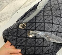2022Denim Maxi Jumbo Classic Flap Bags Quilted Meatlasse Chain Crossbody Shoulder Luxury Designer Fashion Street Cool Large Capa1173281