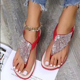 Nuovi sandali in spiaggia intrecciati di diamanti in vetro estivo per le grandi pantofole di aringhe da donna gratuite