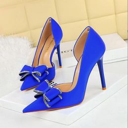Party Pumps 10.5cm Super High Heels Western Style Silk Shallow Side Hollow Pointed Toe Crystal Butterfly Knots Shoes Red