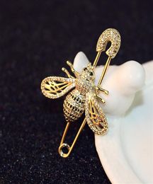 Exquisite microset shiny zircon 18k gold plated luxury bee brooch Jewellery European temperament women highend animal brooch265H8730384