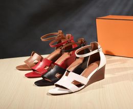2022 sandali di moda sandali santorini donne classiche estate di lusso piatto da donna sandalo sandalo da sposa con box2584688