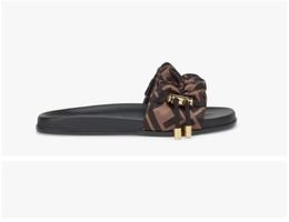 Designer Slipper Slide Summer Sandals Fashion Men Beach Flip Flip piatto per interni in pelle da donna Scarpe da donna Sliper8294985