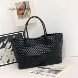 Capacity Cabat 2024 Bottegg Shopping Totes Lady Vents Bag B Classic Bags New Handbag Double Sided Woven Tote Large Womens Leather One Shoulder YI5N