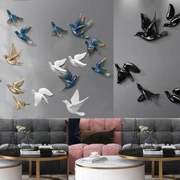 Nordic Resin Flying Birds Figurines Wall Hanging Simulation Swallows Home Decorations Sculptures Sparrow Living Room Ornaments 240603