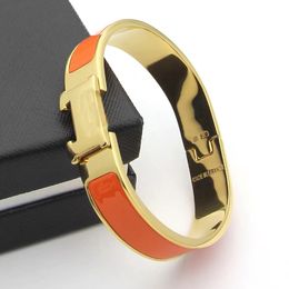 12 mm goldplattierte Frauen Modedesignerin Bangles Klassische Orange Farbe AAA Top -Qualität 17cm Edelstahl Luxusbrief Paar Armbänder Lady Hochzeitsgeschenke
