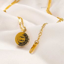 18K Gold plattierte Luxusdesigner-Halskette für Frauen Marke Stahl Seal C-Buchstaben Runde Anhänger Ketten Halsketten Schmuckzubehör Hochqualität 20style ATSD