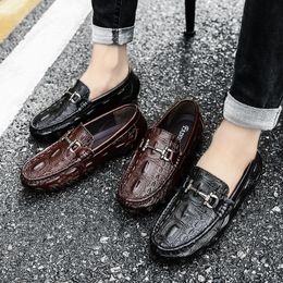 Herrenschuhe 2024 Neuer Modetrend Antislip Bohnenschuhe Slip-on Flat Low Hilfe Set Foot Casual Schuhe Hersteller Hersteller