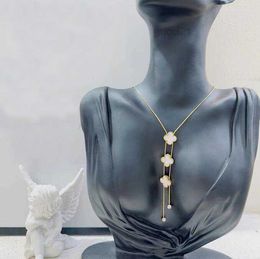 Neue Designer -Anhänger -Halsketten für Frauen Klee Medaillon Halskette hochwertiger Halsketten Schmuck 18k plattiert Gold Girls Geschenk IJPA