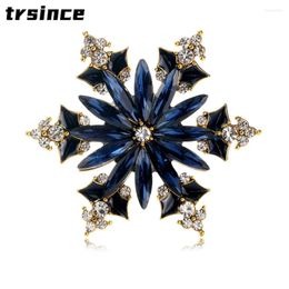 Brooches Red Green Blue Rhinestone Snowflake Pins For Women Unisex 3-color Winter Flower Exquisite Party Office Brooch Gift