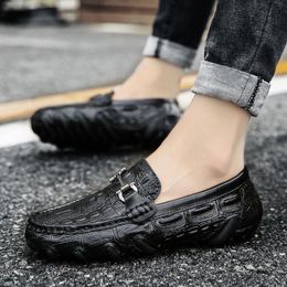 Erkek Ayakkabı 2024 Yeni Moda Trendi Günlük Fasulye Ayakkabıları Bir Kayma Düz Düşük Yardım Ayak Ayak Ayak Ayakkabı Üreticileri