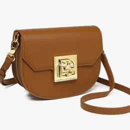 Ny high-end pu crossbody väska fashionabla och avslappnade kvinnors axelväska mångsidig liten fyrkantig väska mini lättvikt bärande väska