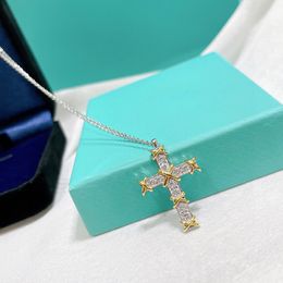 High-end 925 sterling silver micro-inlay process advanced color separation electroplating women&#039;s necklace full of diamond inlaid cross pendant necklace