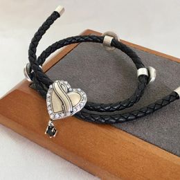 Link Bracelets Black Leather Rope Pulling High End And Personalized Charm Heart Shaped Bracelet