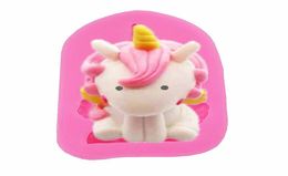 DIY Silicone Cake Decorate Molds Fondant Mould Cartoon Horse Carrot Bird Shaped Pink Silicone Baking Mold Kitchen Cake Mould DBC V5833519