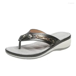 Slippers feminino cunhas de metal slides sapatos de cunha sandálias de praia mulheres fora da plataforma lazer chinelos