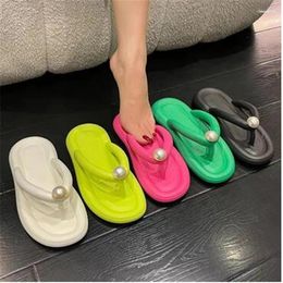 Slippers Fashion Pearl Flip para mulheres clipe de verão Toe Sof Sole Beach Woman Banheiro Indoor Anti-Slides Slides