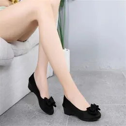 Casual Shoes Old Beijing Cloth Women's Spring And Autumn Soft Sole Slope Heel Anti-Skid Single Black One Foot Work Sol