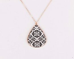 Baroque Style Textured Leather Teardrop Pendant Long Moroccan Necklace in Gold Back for Women Print Leathers Necklaces Holiday Jew1839193