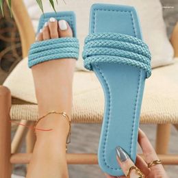 Slippers Slides femininos 2024 Fashion Twist Flat com Summer Beach Shoes Woman do lado de fora, desgaste a festa colorida de doces para mulheres