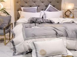 Grey and white fashion designer bedding cover Winter velvet sheet duvet pillowcase queen size comforter cover8579023
