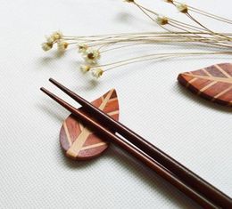 Japanese Style Wood Stand Holder Leaf Shape Chopsticks Rest Rack Art Craft Chopsticks Holder fast shopping jc0335592046