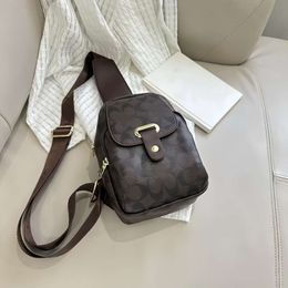 Klassisk varumärke handväska c ny väska kvinnlig pu kvinnlig bröstväska stor kapacitet vattentät slitstöd