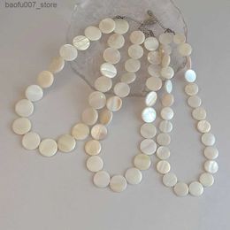 Pendant Necklaces Natural Shell Necklace Simple and Stylish Chain Accessory Design Vintage Round Necklace for Women on Beach Vacation Q240606