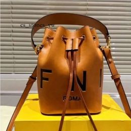 Fendidesigner Bag Mini Mini Saco de balde de alta qualidade Designer de luxo Bolsa de ombro de ombro de luxo Bolsa de couro feminino Fendibags 4354 D365
