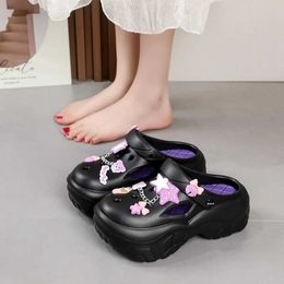Slippers Thick soled womens hole shoes with cute cartoon accessories for summer. Hole slider waterproof beach sandals Y240606VAQH