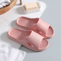 2024 New Womens Mens Slippers Fashion Summer Slippers Beach Shoes Shower Shoes