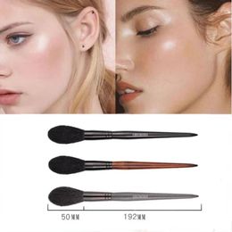 Long Handle Professional Makeup Brushes Powder Brush Face Highlighter Blush Blending Concealer Beauty Tools 240524