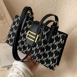 HBP Women's one-shoulder small fashionable small square bag fashion women bags New model 274P
