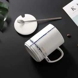 Mugs Creative Coffee With Cover Office Reusable Mug Nordic Simple Self Stirring Ceramics Kubki Strawberry Milk XX60CM