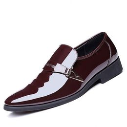 Scarpe da uomo slip-on versione coreana di business abito casual scarpe in pelle maschile per matrimoni bianchi commerciale straniero di grandi dimensioni 38-48