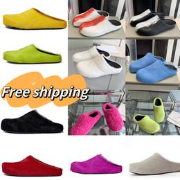 Kostenlose Versandsandalen mit Cowdleerlatten langer Fell Fussbett Pantoffeln gelbe Beeren farbenfrohe Schlitten Luxus Ourdoor Flat Designer Sandale Slides Damen Herren Beach Slides Slides