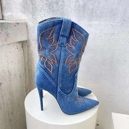 Western Style İnce Yüksek Topuklu Gösteriş Kovboy Botlar Kısa Kollu Seksi Şövalye Ayakkabı Kadınlar İçin