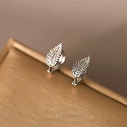 Charm 2023 New Korean Luxury Elegant Zircon Leaf Ear Clip Earrings For Women Fashion No Pierced Small Ear Cuff Ear Wrap Clips Jewelry