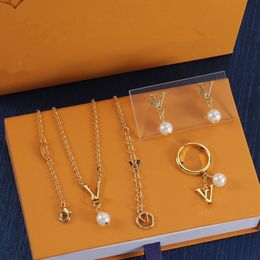 With BOX Designer Jewellery Necklace Rings Earrings Sets For Women Pearl V letter Pendant Necklace Set Classic Gold Jewellery Sets Never Fade